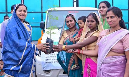 रायपुर : मंत्री श्रीमती लक्ष्मी राजवाड़े ने 'मोर गोठ ल सुनगा, हर घर मुनगा अभियान' का किया शुभारंभ