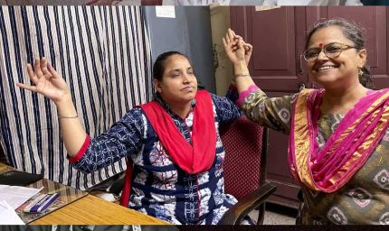 इंदौर की बेटी देख, सुन और बोल नहीं सकती, पर डिगा नहीं हौसला, पाई सरकारी नौकरी