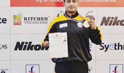 केरल में आयोजित नेशनल पैरा आर्म-रेसलिंग चैंपियनशिप में श्रीमंत झा ने जीता गोल्ड मेडल, बढ़ाया छत्तीसगढ़ का मान