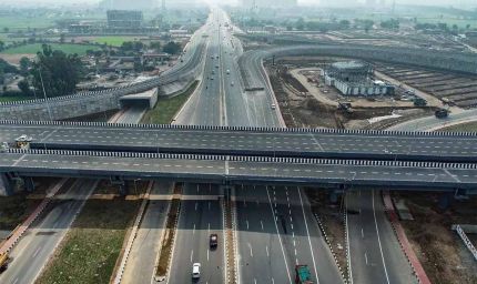 यूपी में औद्योगिक क्रांति! इंटीग्रेटेड मैन्युफैक्चरिंग एंड लॉजिस्टिक्स क्लस्टर्स से खुलेगा विकास का रास्ता