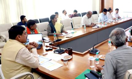 नगरीय क्षेत्रों में झुग्गी बस्तियों के विस्तार को नियंत्रित करने कार्य-योजना बनाई जाए : मुख्यमंत्री डॉ. यादव