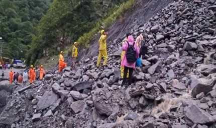 भारी बारिश से केदारनाथ यात्रा रोक दी गई, मुनकटिया स्लाइडिंग जोन में भूस्खलन से रास्ता बंद