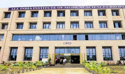 AIIMS Bhopal की बड़ी उपलब्धि! गाइटर से पीड़ित बुजुर्ग महिला का सफल ऑपरेशन