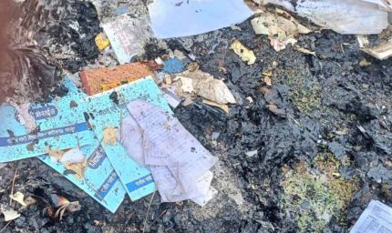 खैरागढ़ स्थित सरकारी स्कूल में बड़ी लापरवाही उजागर,  किताबें, रजिस्टर समेत कई दस्तावेज बिना अनुमति जलाए