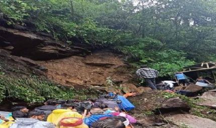 उत्तराखंड में मूसलधार बारिश से हालात बिगड़े, चारधाम यात्रा मार्ग बाधित