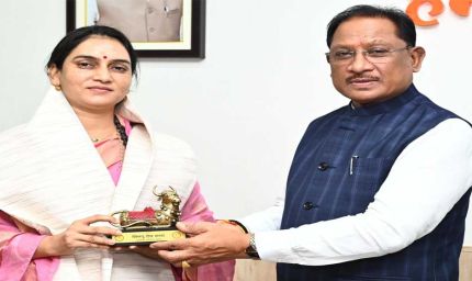 रायपुर : मुख्यमंत्री विष्णु देव साय ने वॉटर वुमन शिप्रा पाठक का किया सम्मान