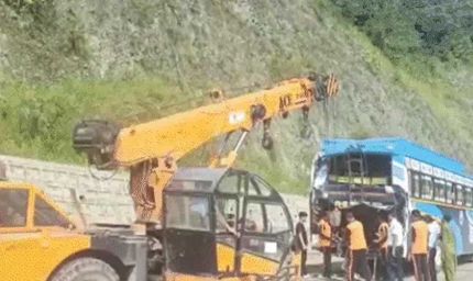 अमरनाथ यात्रा के दौरान बसों की टक्कर, 36 लोग घायल; नाश्ते के लिए रुका था काफिला