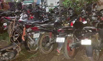 लॉटरी-जुए के अड्डे पर पुलिस ने छापा मारकर 12 बाइकों समेत एक आरोपी को किया गिरफ्तार