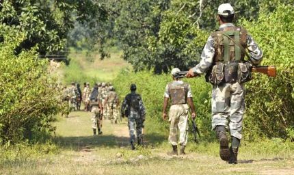 दंतेवाड़ा-बीजापुर सीमा पर मुठभेड़, सुरक्षाबलों ने दो नक्सलियों को मार गिराया