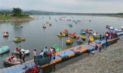 रील बनाते समय युवक के साथ हादसा, स्टंट के दौरान उसका पैर फिसला, लोगों की रुकी सांसें