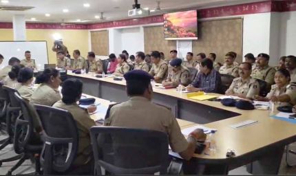 रायपुर आईजी-एसएसपी ने ली जिले के पुलिस अधिकारियों की बैठक, राजधानी में बढ़ते अपराध,  एक्सीडेंट, नशे के बढ़ते मामलों पर हुई चर्चा