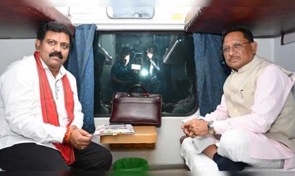 रायपुर : मुख्यमंत्री श्री विष्णु देव साय ट्रेन से सरगुजा के लिए हुए रवाना