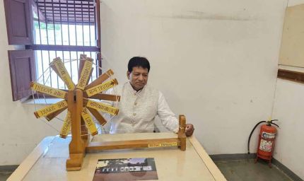 आष्टा विधायक  ने गांधीनगर के इस्कॉन मंदिर में भगवान कृष्ण के दर्शन कर गौमाता का किया पूजन