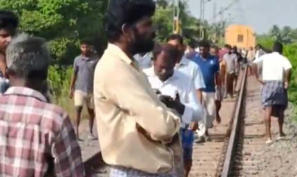 तमिलनाडु में रेलवे ट्रैक पार कर रही स्कूल वैन को ट्रेन ने मारी टक्कर, दो बच्चों की दर्दनाक मौत
