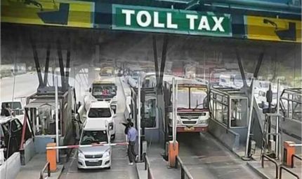 किसान नेताओं ने पंजाब के सबसे महंगे टोल प्लाजा लाडोवाल टोल प्लाजा के अधिकारियों को सख्त चेतावनी दी