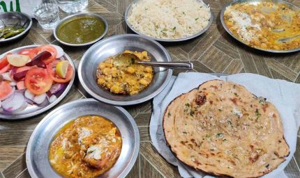 फ्री खाना, बिना विज्ञापन... फिर भी करोड़ों की कमाई कर रहा है दिल्ली-NCR का यह ढाबा