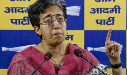 दिल्ली सरकार के फैसले पर बरसीं आतिशी, कहा– तुगलकी फरमान से मिडिल क्लास परेशान