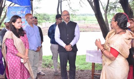 रायपुर : भारत सरकार के अतिरिक्त सचिव ग्रामीण विकास मंत्रालय ने राजनांदगांव में आजीविका, जल संरक्षण और उद्यमिता कार्यों का किया निरीक्षण