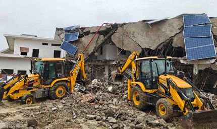 छांगुर की कोठी पर दूसरे दिन भी कार्रवाई, अतिक्रमण हटाने में लगीं 10 जेसीबी