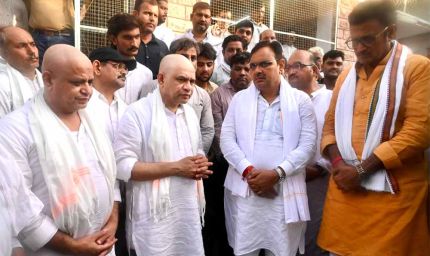 मुख्यमंत्री भजनलाल शर्मा केन्द्रीय रेल मंत्री अश्विनी वैष्णव के पिता स्व. दाऊलाल वैष्णव की अंत्येष्टि में हुए शामिल