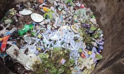 जांजगीर चांपा में पशु चिकित्सा विभाग ने बीमार पशुओं की सरकारी दवाइयों को कुएं में फेंका