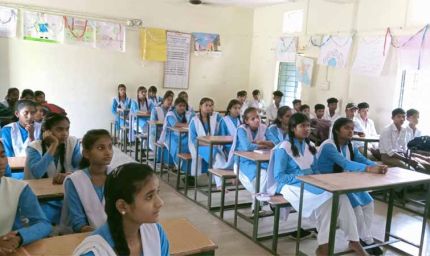 विभिन्न विद्यालयों में विधिक जागरूकता शिविर का किया गया आयोजन