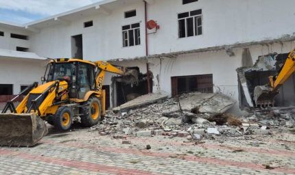 छांगुर बाबा पर बुलडोजर का तीसरा दिन, इतनी मजबूत कोठी कि तोड़ने में आ रहा पसीना