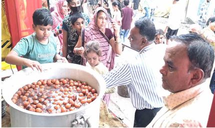 गुरु पूर्णिमा के मौके पर खंडवा में अतिथि देवो भव: की परंपरा निभाई जा रही ,आने वालों के लिए खाना-पीना पूरी तरह से फ्री