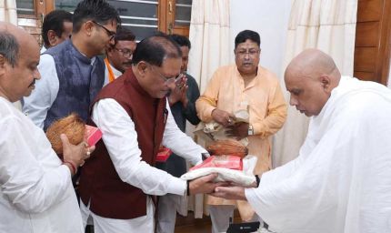 CM साय गुरु पूर्णिमा के अवसर पर रायगढ़ जिले के ग्राम बनोरा स्थित अघोर गुरुपीठ में गुरु दर्शन के लिए पहुंचे