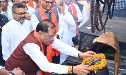 श्री श्री 108 श्री सत्यनारायण बाबा धाम कोसमनारा में पहुंचे मुख्यमंत्री श्री विष्णु देव साय, की प्रार्थना