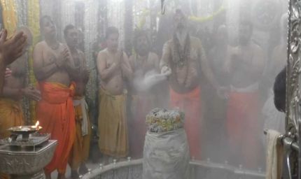 श्रावण मास में विशेष व्यवस्था, भोर में तीन बजे खुले महाकाल मंदिर के द्वार, गूंजा 'जय श्री महाकाल'