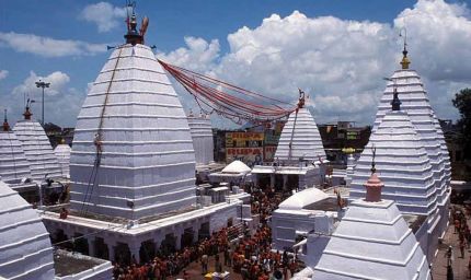 बाबा बैद्यनाथ धाम में सुबह से ही श्रद्धालुओं की भीड़ उमड़ी