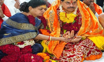 मुख्यमंत्री डॉ. मोहन यादव ने आज सपत्नीक बाबा महाकालेश्वर भगवान की भस्म आरती मे सम्मिलित हुए