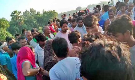 पुलिस वाहन की टक्कर से एक युवक की मौत, दूसरा गंभीर, परिजन भड़के