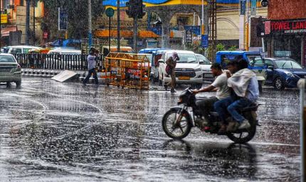 यूपी में बारिश का कहर! चित्रकूट-कानपुर में रिकॉर्ड बरसात, IMD ने जारी की जिलावार चेतावनी