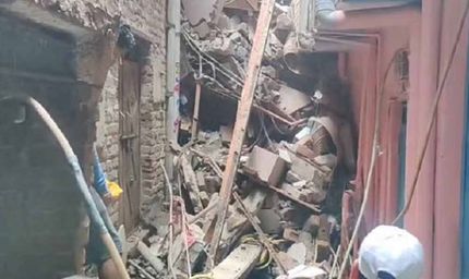 दिल्ली में बड़ा हादसा, अचानक चार मंजिला इमारत भरभराकर ढह गई, छह लोगों की मौत