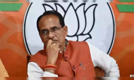 विदिशा में अफसरों पर गरजे शिवराज, बोले- जांच दल आया तो नहीं बख्शे जाएंगे