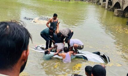 इंदौर-बैतूल हाईवे पर बड़ा हादसा, कार कालीसिंध नदी में गिरी; दो की मौत, दो गंभीर