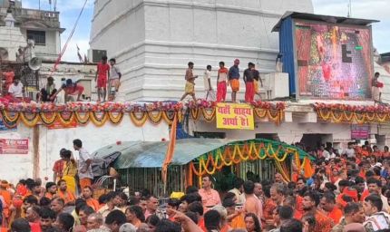 सावन के पहले सोमवार को बैद्यनाथ मंदिर में उमड़ी श्रद्धालुओं की भीड़