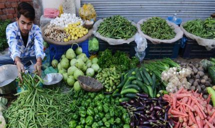 खाने के दामों ने दी राहत... 6 साल में सबसे कम महंगाई, ये चीजें हुईं सस्ती