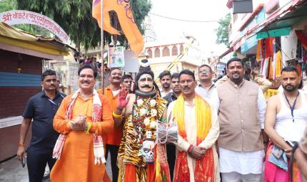 मुख्यमंत्री डॉ. यादव की मंशानुरूप  जनजातीय समूहों के कलाकारों ने सवारी में मनमोहक प्रस्तुतियां देकर किया बाबा श्रीमहाकाल का स्वागत