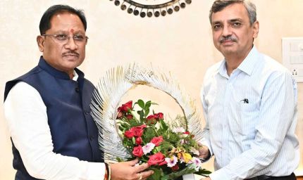 रायपुर : मुख्यमंत्री साय से भारत सरकार में भूमि संसाधन सचिव ने की सौजन्य भेंट