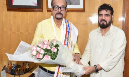 राज्यपाल डेका से छत्तीसगढ़ खादी एवं ग्रामोद्योग बोर्ड के अध्यक्ष ने की सौजन्य भेंट