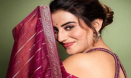 भोजपुरी फिल्म अभिनेत्री अक्षरा सिंह ने धोखाधड़ी के एक मामले में न्यायालय में आत्मसमर्पण किया