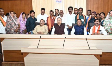 रायपुर : राजनांदगांव के नागरिक प्रतिनिधिमंडल ने की मुख्यमंत्री से सौजन्य भेंट, विकास कार्यों के लिए जताया आभार