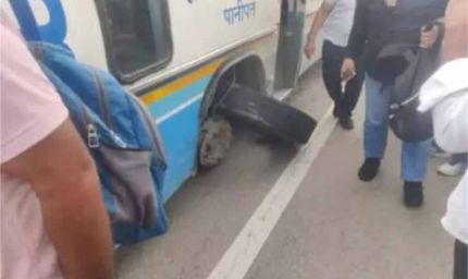 फतेहाबाद जिले में टला बड़ा हादसा, रोडवेज बस का टायर फटा, ड्राइवर की सूझबूझ से 80 यात्रियों की जान बची