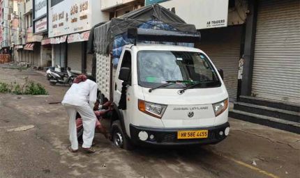 सदर बाजार की जर्जर सड़क पर विवाद, नगर कौंसिल ने गिनाए कारण