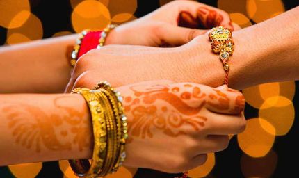 राखी सिर्फ भाई के लिए नहीं! जानिए शास्त्रों में किन-किन को बांधी जा सकती है राखी