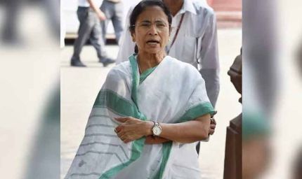 ममता बनर्जी का सड़क पर विरोध: बोलीं- मुझे डिटेनशन सेंटर भेजो