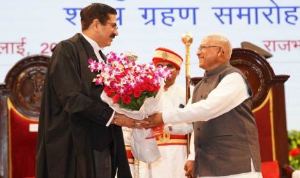 राज्यपाल पटेल ने न्यायमूर्ति सचदेवा को मुख्य न्यायाधिपति की शपथ दिलाई